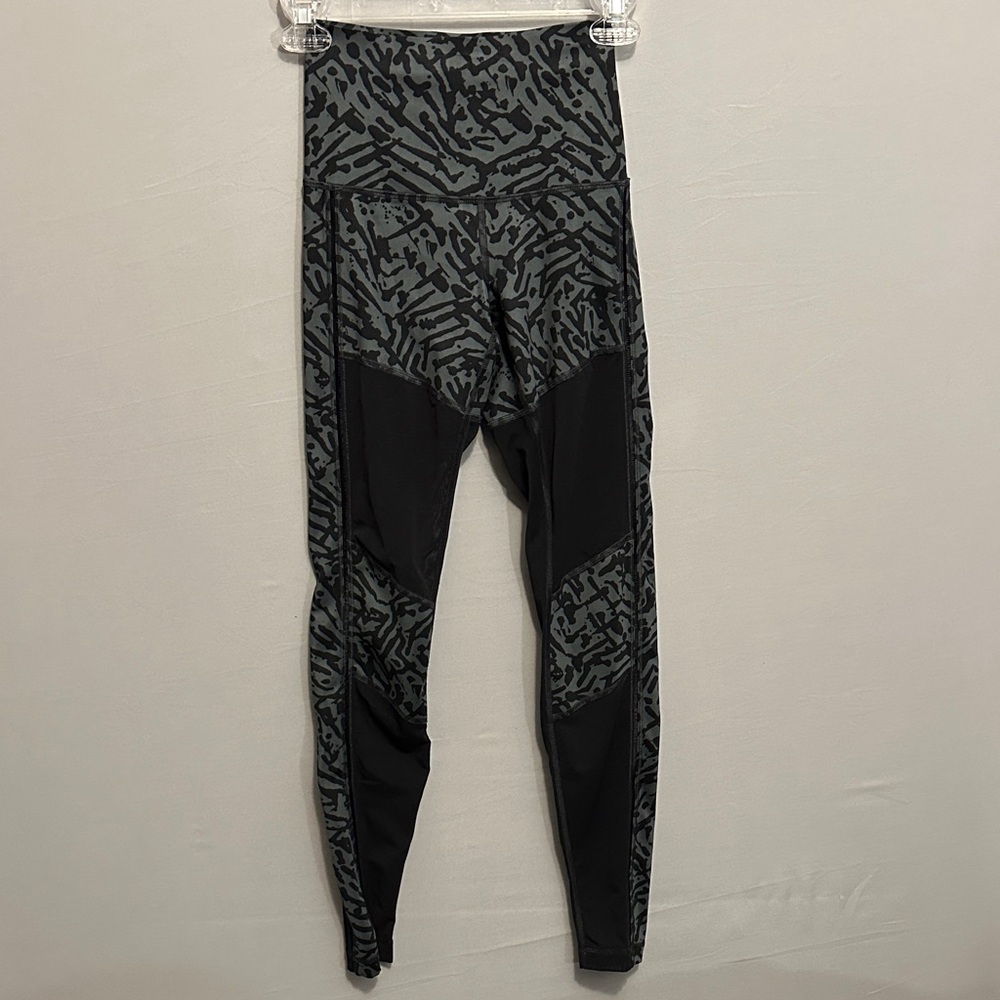 Lululemon Athletica Black and Gray Camouflage Leggings - Picture 1 of 7